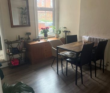 3 Bed End Terrace, Elgar Road South, RG2 - Photo 3