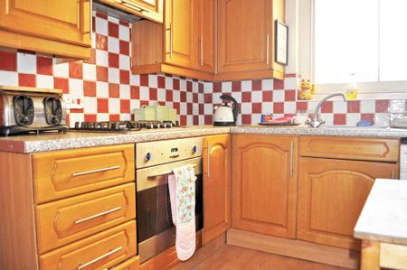 2 bedroom flat to rent - Photo 4