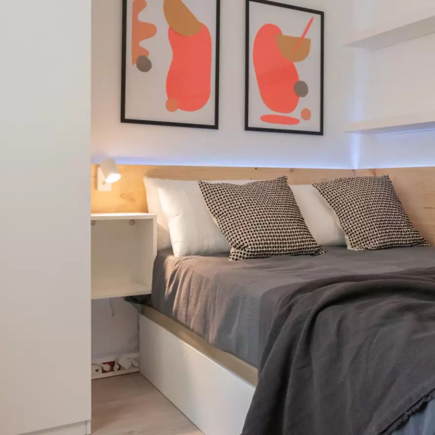 Room in a shared 7-bedroom apartment for rent in Trafalgar, perfect for women. - Photo 1