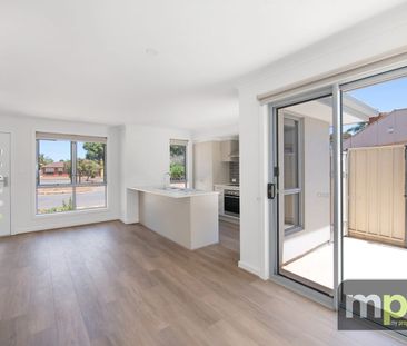 Modern Two Bedroom Home - Photo 4