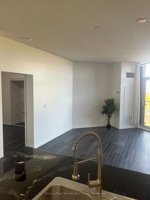 For Lease - 35 Saranac Boulevard Unit# PH4, Toronto, Ontario - Photo 1