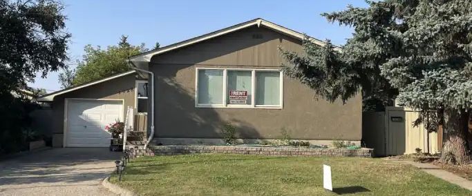 BEAUTIFUL THREE-BEDROOM MAIN FLOOR SUITE in HAYSBORO | Calgary - Photo 1