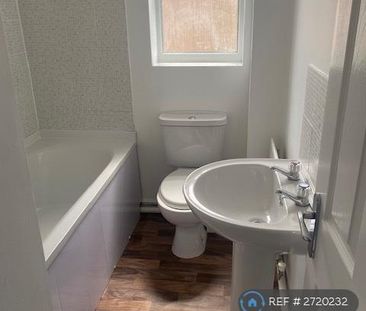 3 bedroom semi-detached house to rent - Photo 6