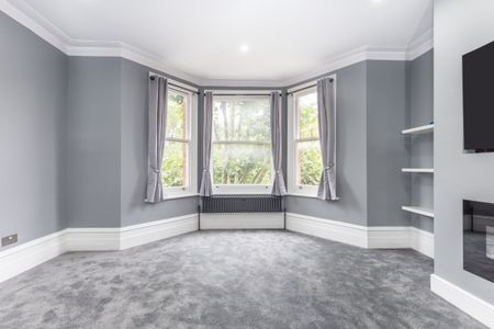 3 bedroom flat to rent - Photo 2