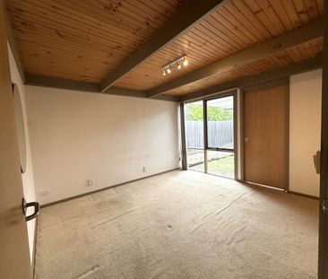 'Very Spacious Home Available' - For Lease - Photo 5