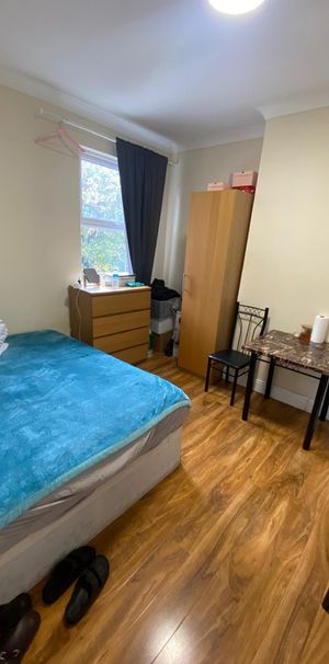 Room in a Shared Flat, High Street, E17 - Photo 1
