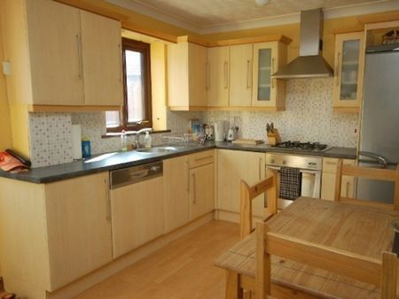 Semi-detached house to rent on - Photo 5