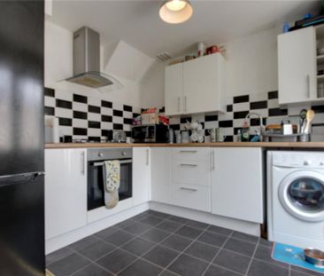 2 bedroom semi-detached house to rent - Photo 3