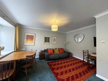 2 bedroom flat to rent - Photo 2