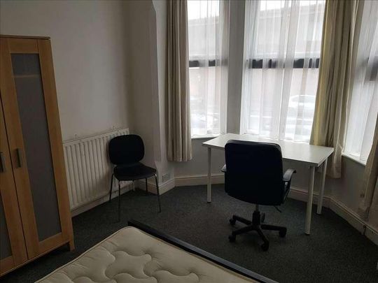 Lenton - Bedroom Spacious Student Property All Bills Incl, NG7 - Photo 1