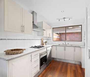 SPACIOUS 2 BEDROOM UNITWITH DOUBLE LOCK UP GARAGE - Photo 6