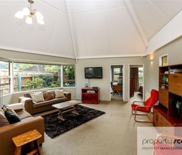 Large Family Home - Photo 6