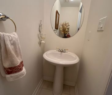 For Lease - 49 Shirrick Drive, Richmond Hill, Ontario - Photo 2