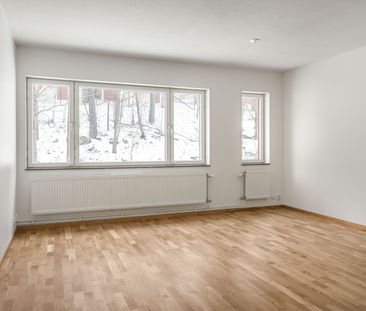 Bergfotsvägen, Tumba - Photo 3