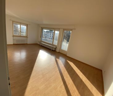 Grosszügige 6.5 Zimmer-Wohnung mit 160 m² und sonnigem Balkon - Photo 2