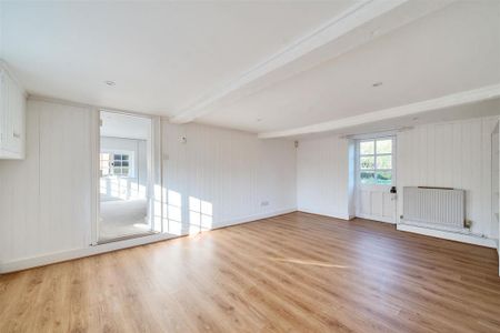 4 bedroom detached house to rent - Photo 2