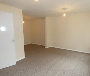 2 bedroom end of terrace house to rent - Photo 2