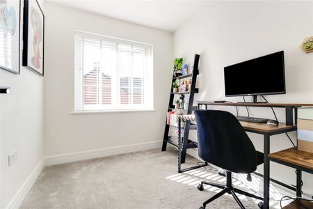 3 bedroom house to rent Citron Avenue, Coalville, Leicestershire, LE67 - Photo 4