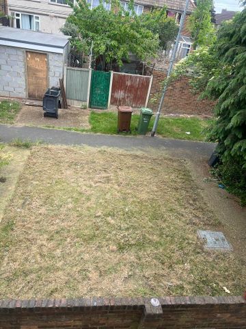 1 bedroom in a house share to rent - Photo 5