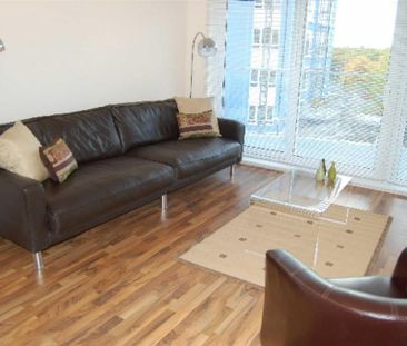 2 bedroom flat to rent - Photo 2