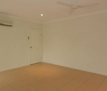 Spacious Three-Bedroom Villa with Mountain Views - Photo 1