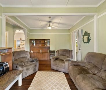 Charming Queenslander with Wide Verandas and Expansive Backyard - Photo 2