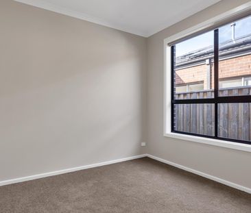 Family Home with Premium Upgrades - Ideal Location! - Photo 4