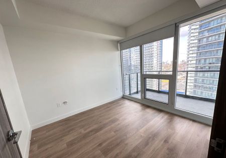 For Lease - 95 Mcmahon Drive Unit# 2215, Toronto, Ontario - Photo 3