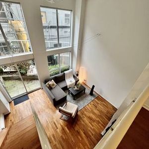 Beautiful fully furnished loft in the heart of downtown - Photo 2