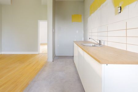 À louer à St-Jean-sur-Richelieu: propriété sur 2 étages offrant plus de 3700 p.c. de superficie habitable, 14 chambres, 3 salles de bain et 3 salle d'eau + garage - Photo 5