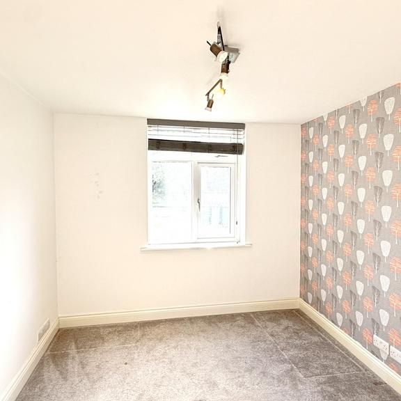 4 bedroom semi-detached house to rent - Photo 1