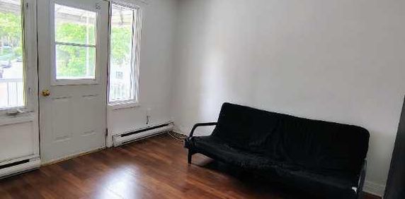 BEAU 4 1/2 AVEC EMPLACEMENT EXCEPTIONNEL! - Photo 2