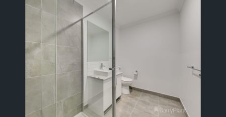 Modern Terrace Living with Light, Space and Everyday Convenience - Photo 4