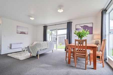 Tidy Family Home in Walton Way - Photo 2