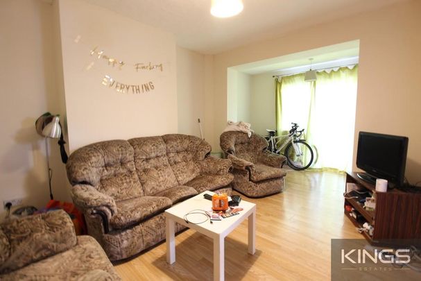 4 bedroom semi-detached house to rent - Photo 1