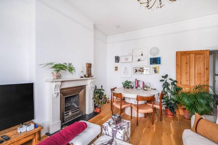 3 bedroom flat to rent - Photo 2