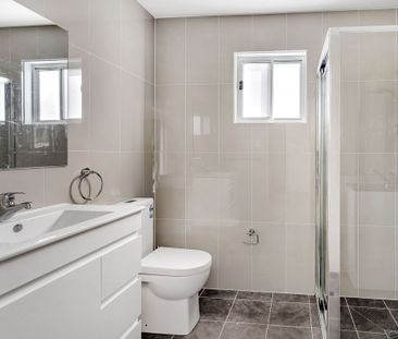 MODERN TWO-BEDROOM GRANNY FLAT IN QUIET FORESTVILLE CUL-DE-SAC - Photo 3