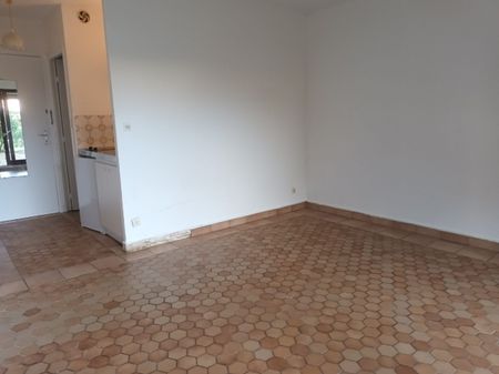 Location Appartement 1 pièce 23m² - Photo 2