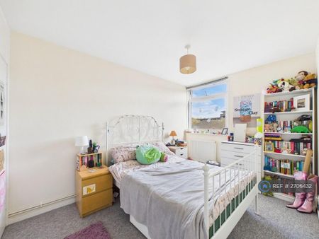 4 bedroom flat to rent - Photo 5