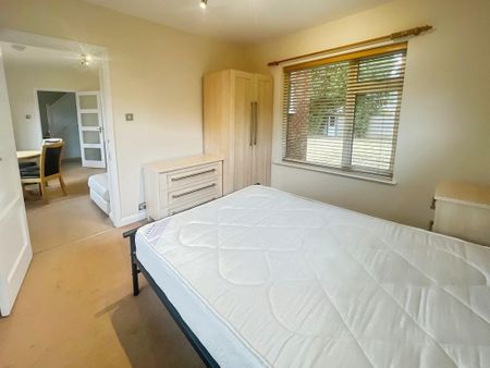 4 bedroom detached house to rent - Photo 4