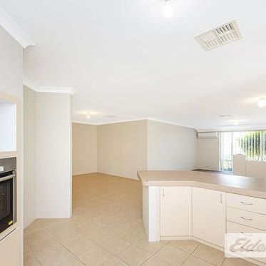 4 Bedroom, 2 Bathroom Family Home! - Photo 1