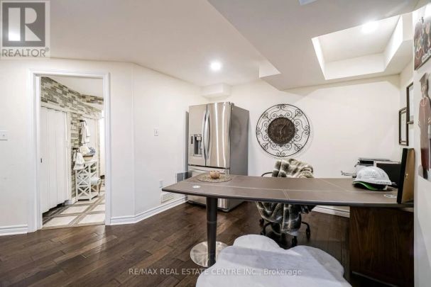 2427 VALLEY HEIGHTS CRES. - Photo 1