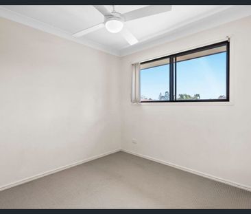 Well-Located Townhouse Offering Comfort and Convenience - Photo 5