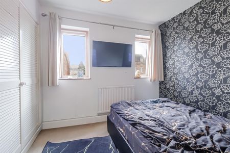A 1 Bedroom Flat in Off Bath Road GL53 7RE - Photo 3