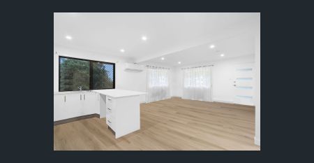 Spacious Upstairs Living – 3 Bedroom Home with Entertaining Areas! (Electricity, Water & Internet Included) - Photo 2