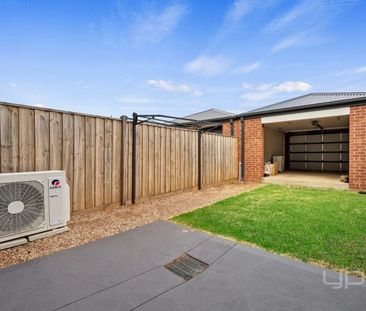 MODERN AND STYLISH TOWNHOUSE TWO BEDROOMS - Photo 6