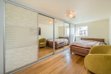 Sheerness Mews, North Woolwich, E16 - Photo 3