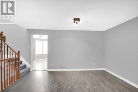 4 - 7 WRENWOOD CRESCENT - Photo 3