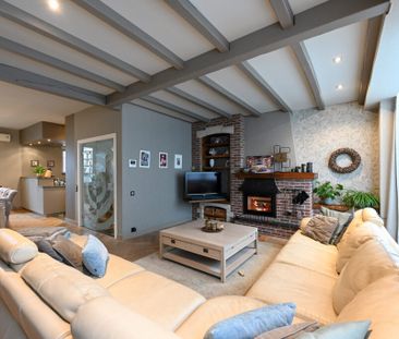 Mooie en gerenoveerde woning in populaire straat te Borgerhout - Foto 3