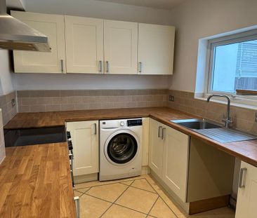 3 bedroom semi-detached house to rent - Photo 4
